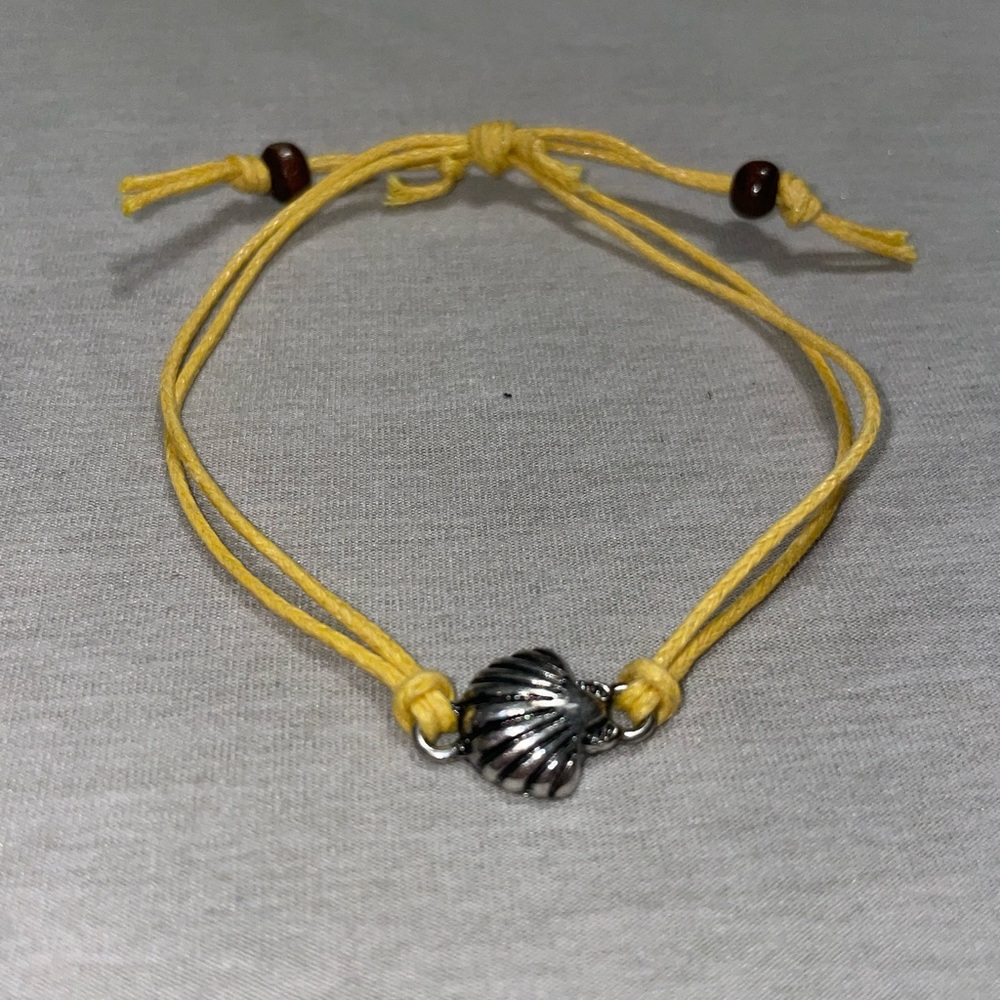 Seashell charm adjustable bracelet